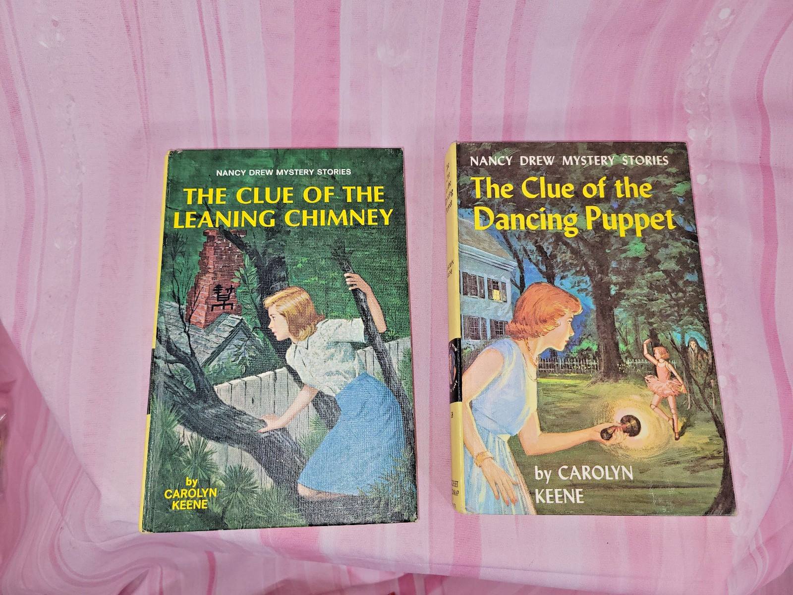 26 39 Nancy Drew Mystery Carolyn Keene Matte HC White End Pages Behind Tree