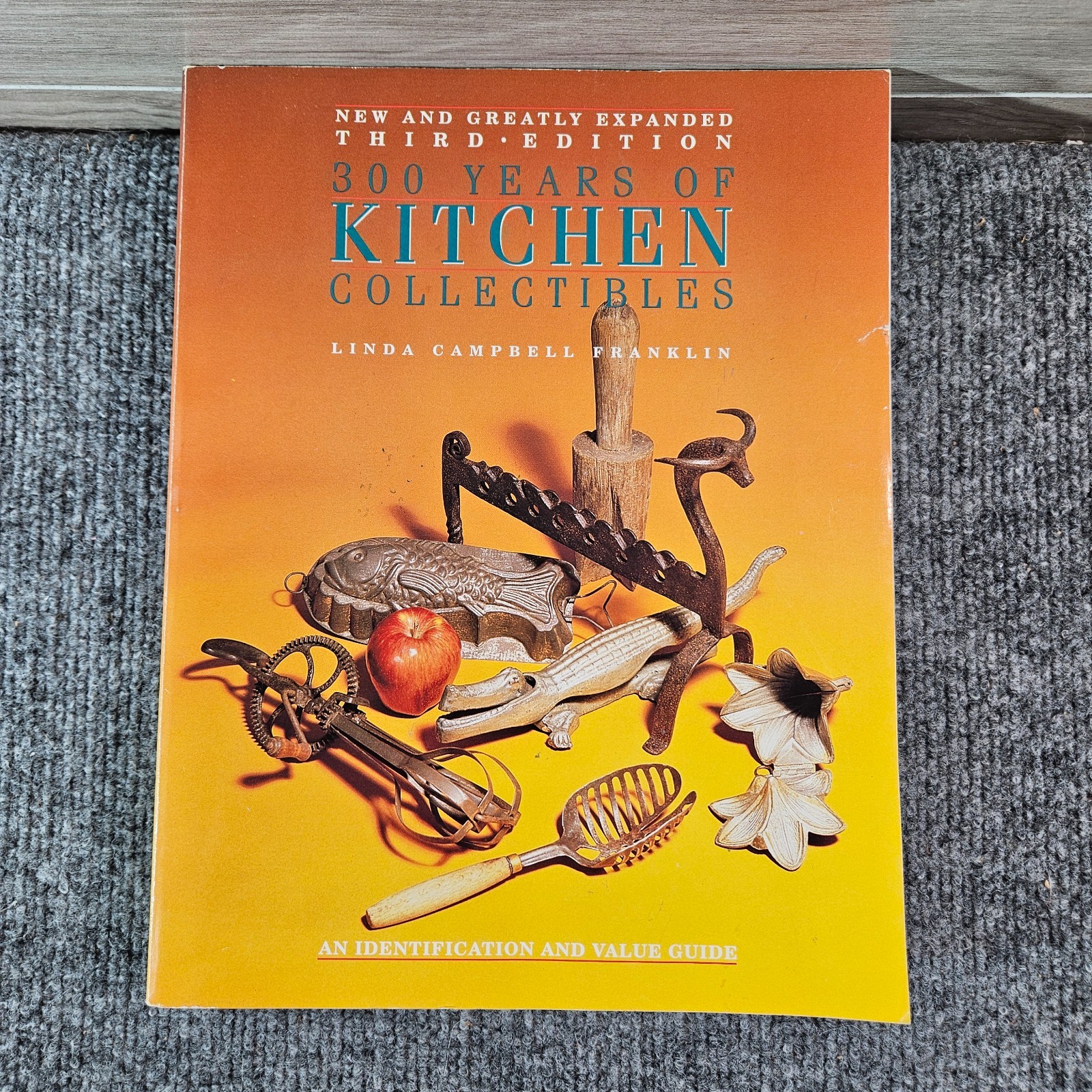 300 Years of Kitchen Collectibles Linda Franklin 3rd Edition Value Guide