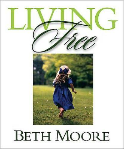 Living Free – Bible Study Book: Learning to Pray God’s Word – Paperback – GOOD