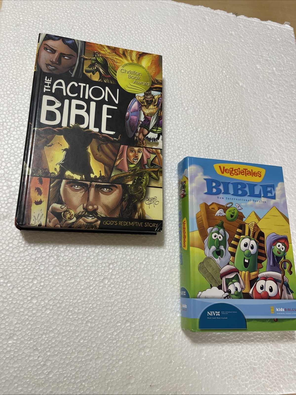 HC VeggieTales Bible by Zondervan & The Action Bible ( illust; Sergio Cariello)