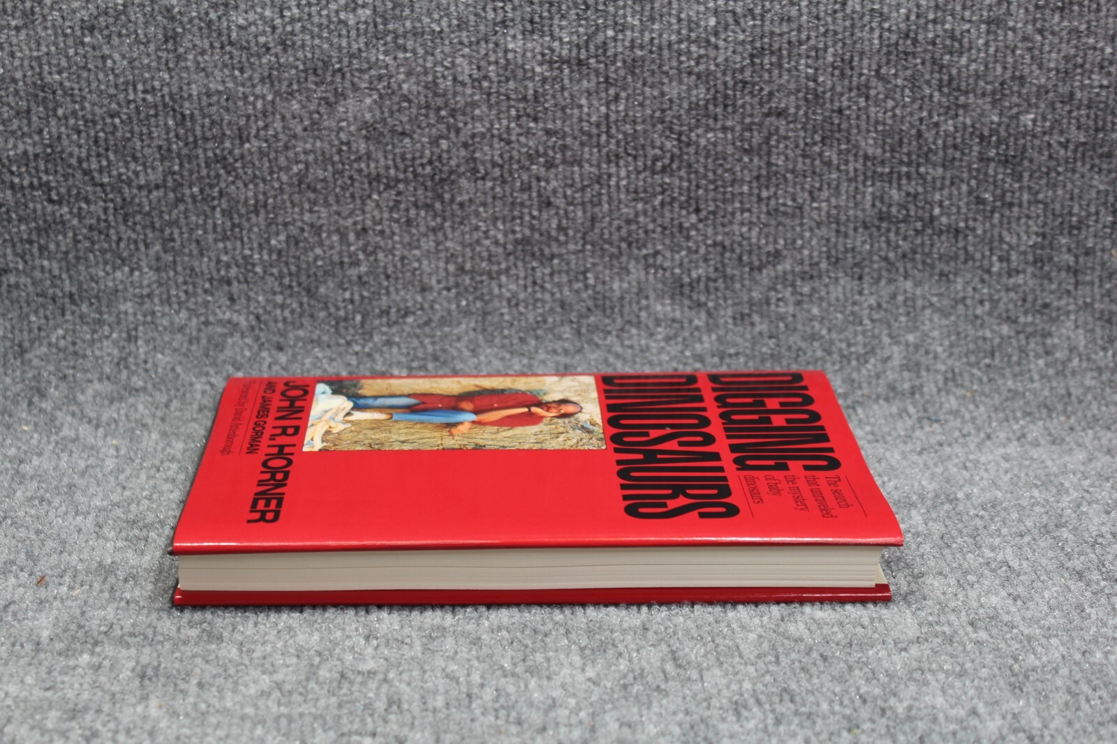 Digging Dinosaurs by James Gorman and John R. Horner 1st Edition 1988 HCDJ
