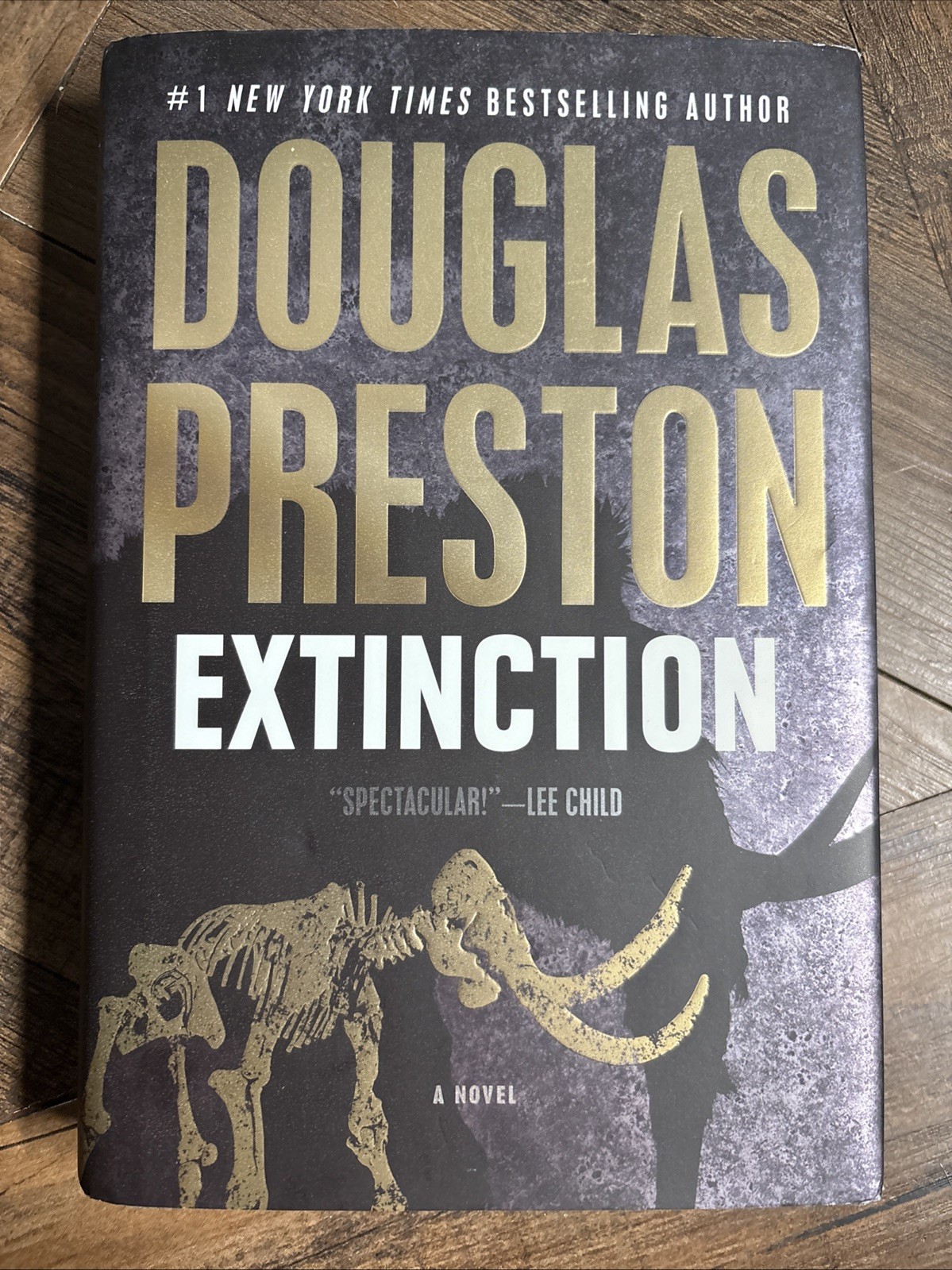 Extinction: A Novel (Cash & Colcord, 1)