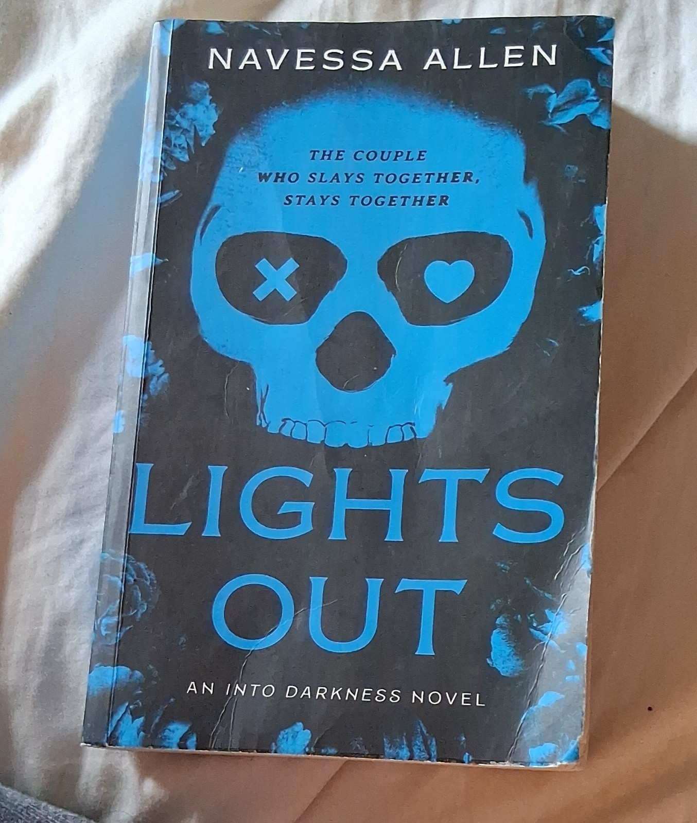 Navessa Allen Lights Out Into Darkness Novel Trade Paperback Zando Fiction 2024