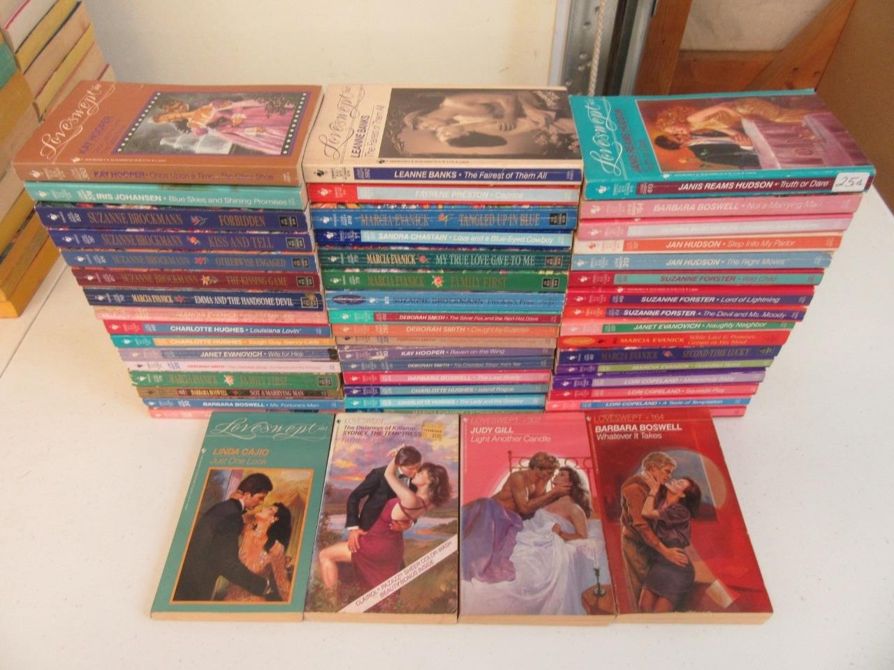 BIG Lot of (52) LOVESWEPT SERIES Vintage Romance Books KAY HOOPER IRIS JOHANSEN