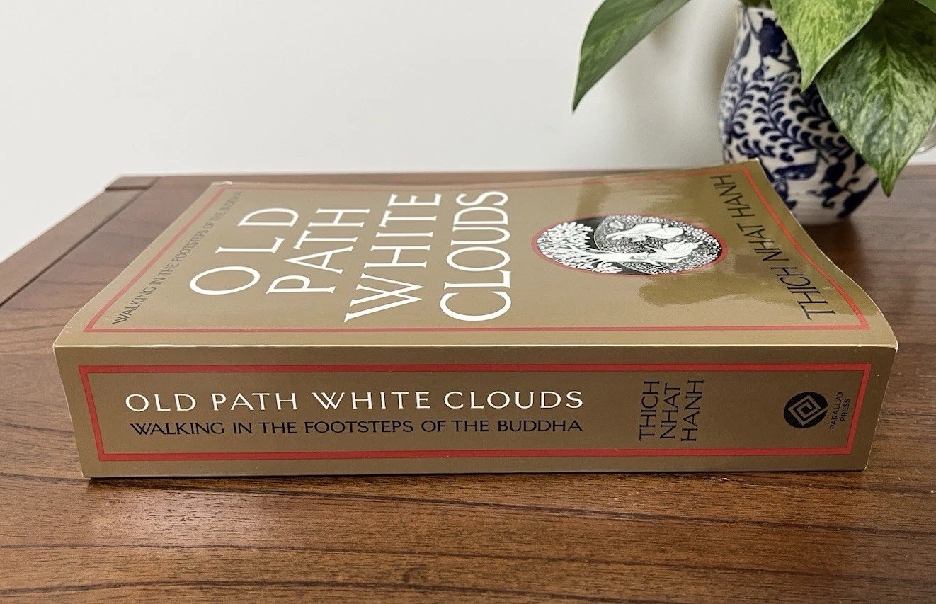 Old Path White Clouds: Walking in the Footsteps of the Buddha by Thich Nhat Hanh