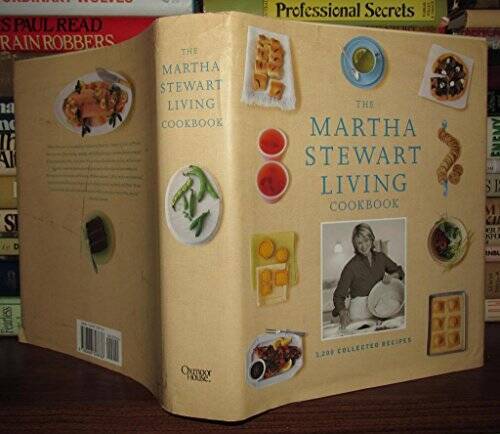 The Martha Stewart Living cookbook – Hardcover – GOOD