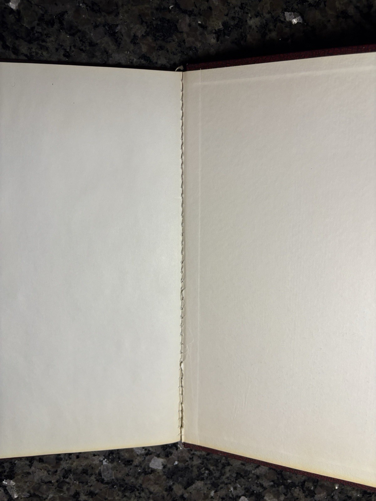 BRUCE LEE 1940-1973 – Circa 1974. READ DESCRIPTION ABOUT BONUS PAGES (ERRORS)!!