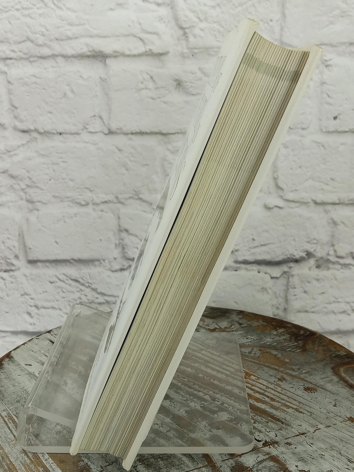 A History of the World in 100 Weapons by Chris McNab 2011 HCDJ