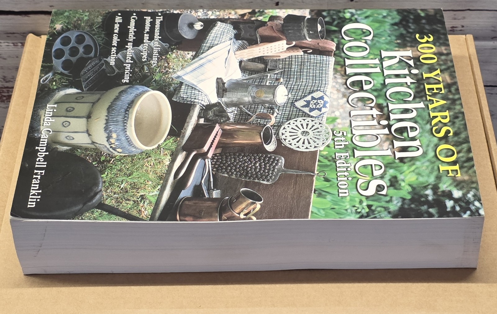 300 Years of Kitchen Collectibles – Paperback By Franklin, Linda Campbell – GOOD