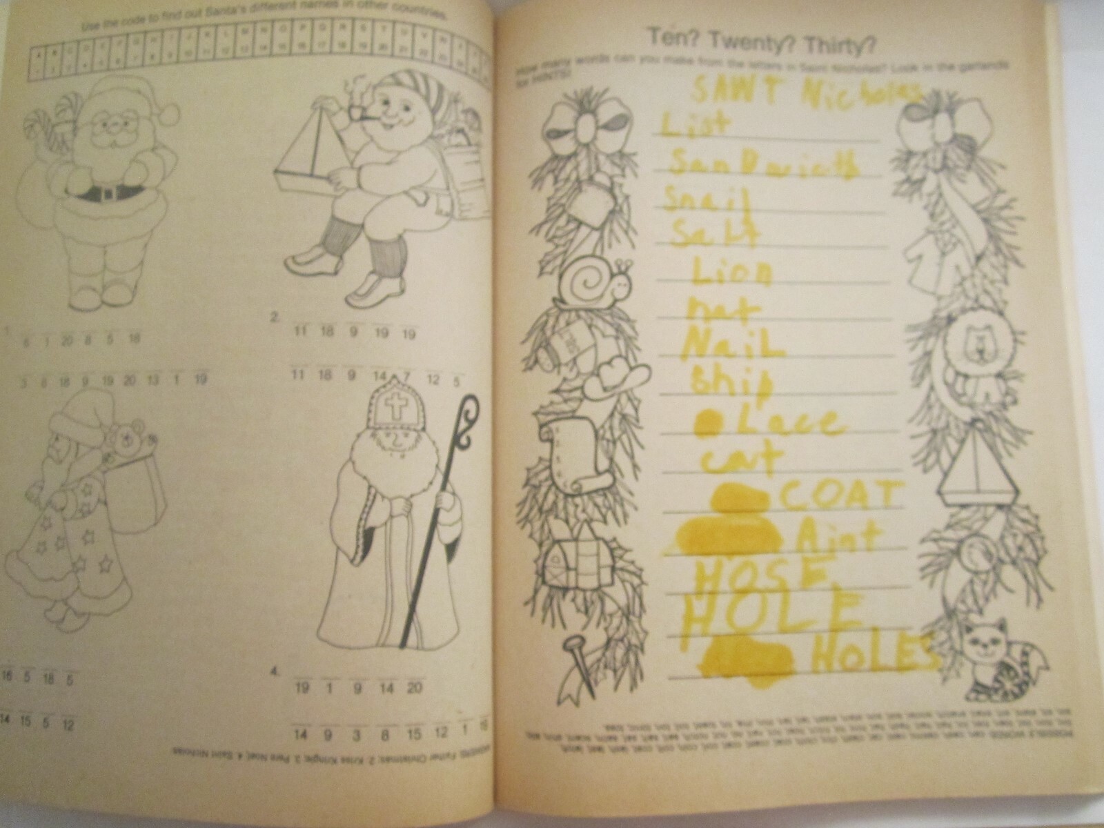Paperback *Unused* SANTA’S BUSY DAY Activity Book 1982 140 pages [Z102c]