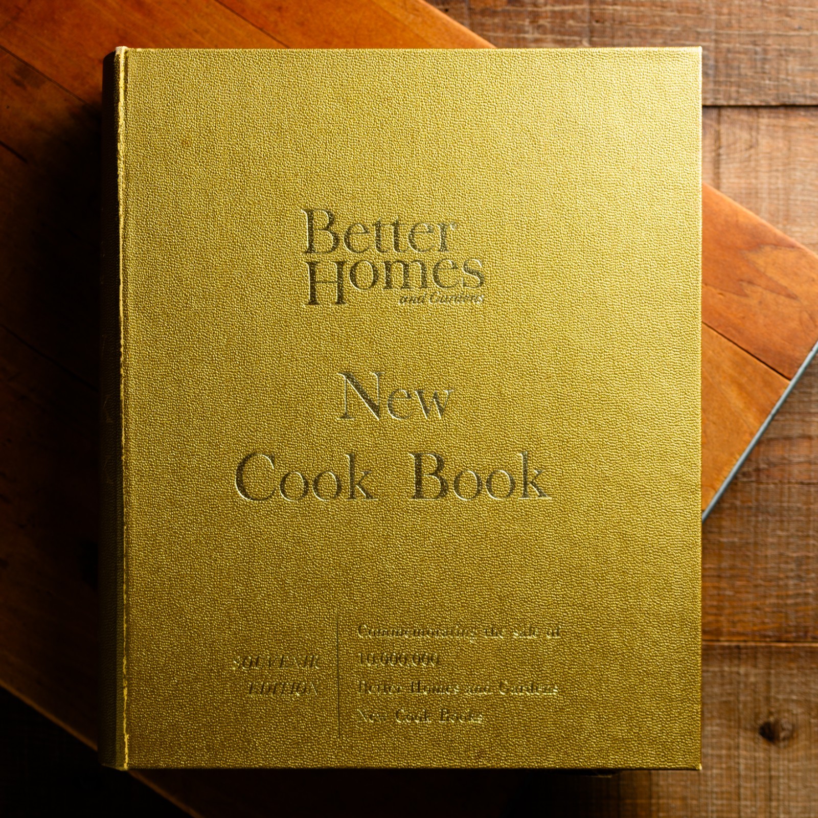 VTG 1965 Better Homes & Gardens New Cook Book Gold Souvenir Binder Edition EXC