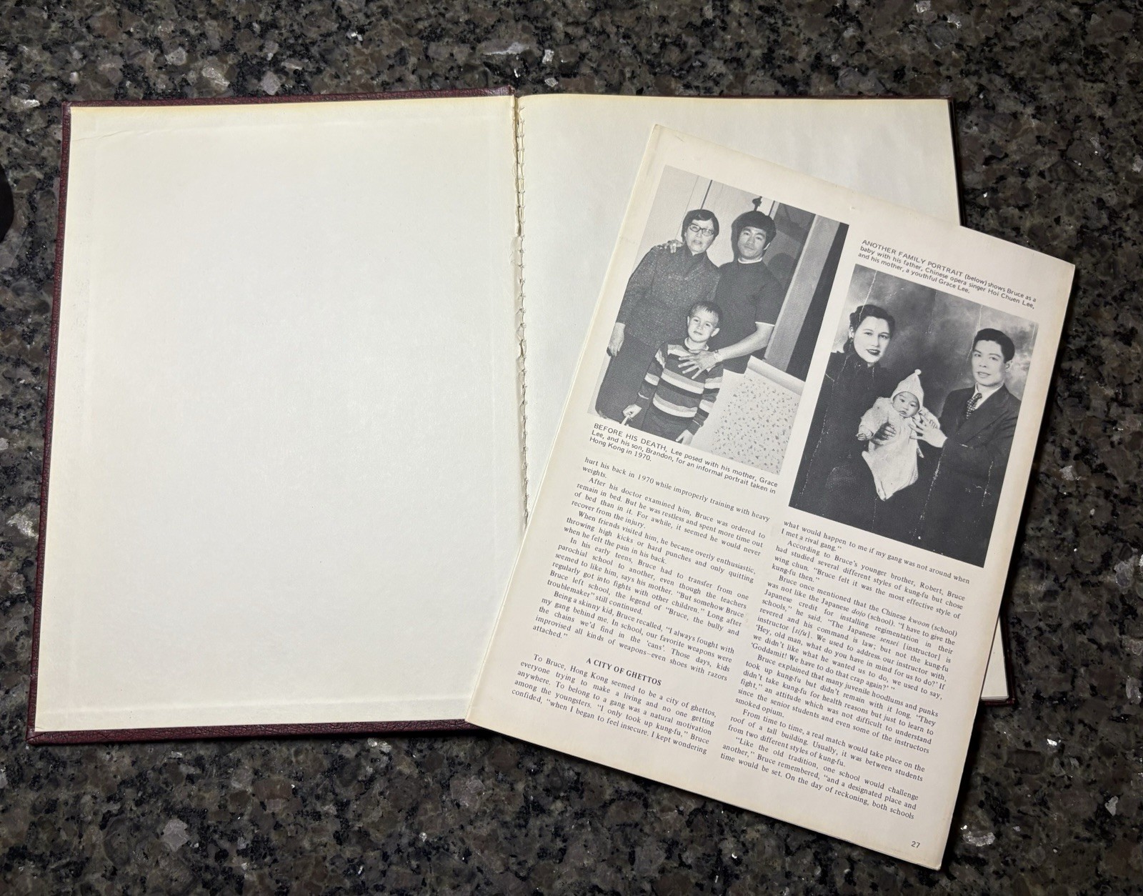 BRUCE LEE 1940-1973 – Circa 1974. READ DESCRIPTION ABOUT BONUS PAGES (ERRORS)!!