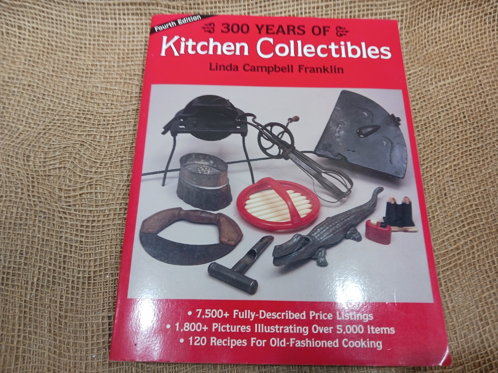 300 Years of Kitchen Collectibles : Identification and Value Guide; 4th ed.’ PB
