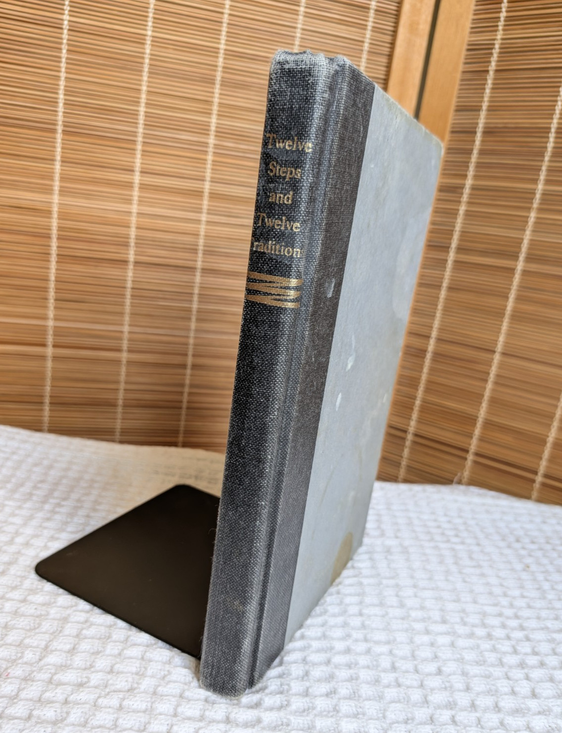 Alcoholics Anonymous 12 Steps and 12 Traditions Hardcover 1985 28th Printing