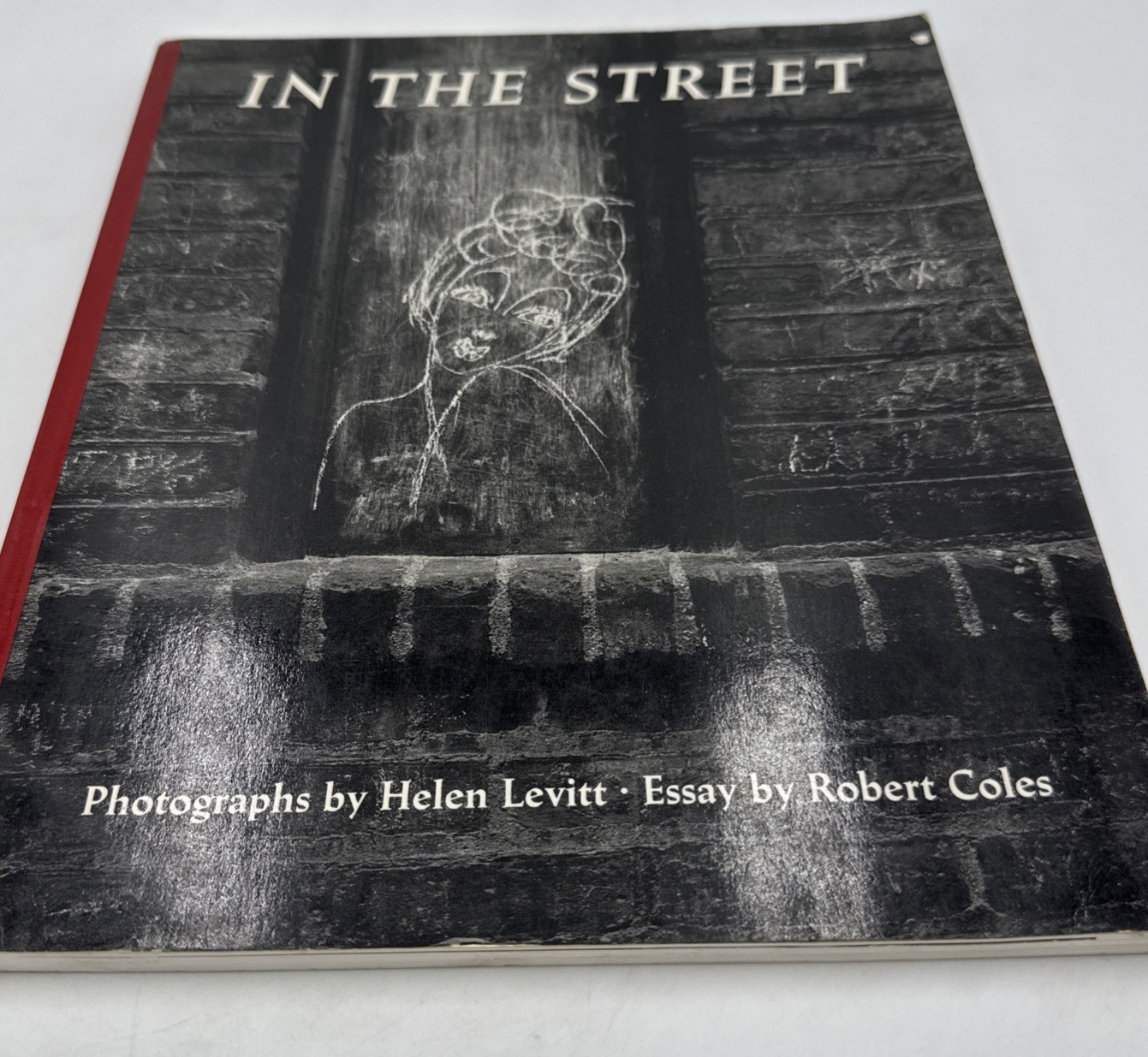 Helen Levitt In The Street 1987 1st Edition PB Chalk Drawings Messages Duke