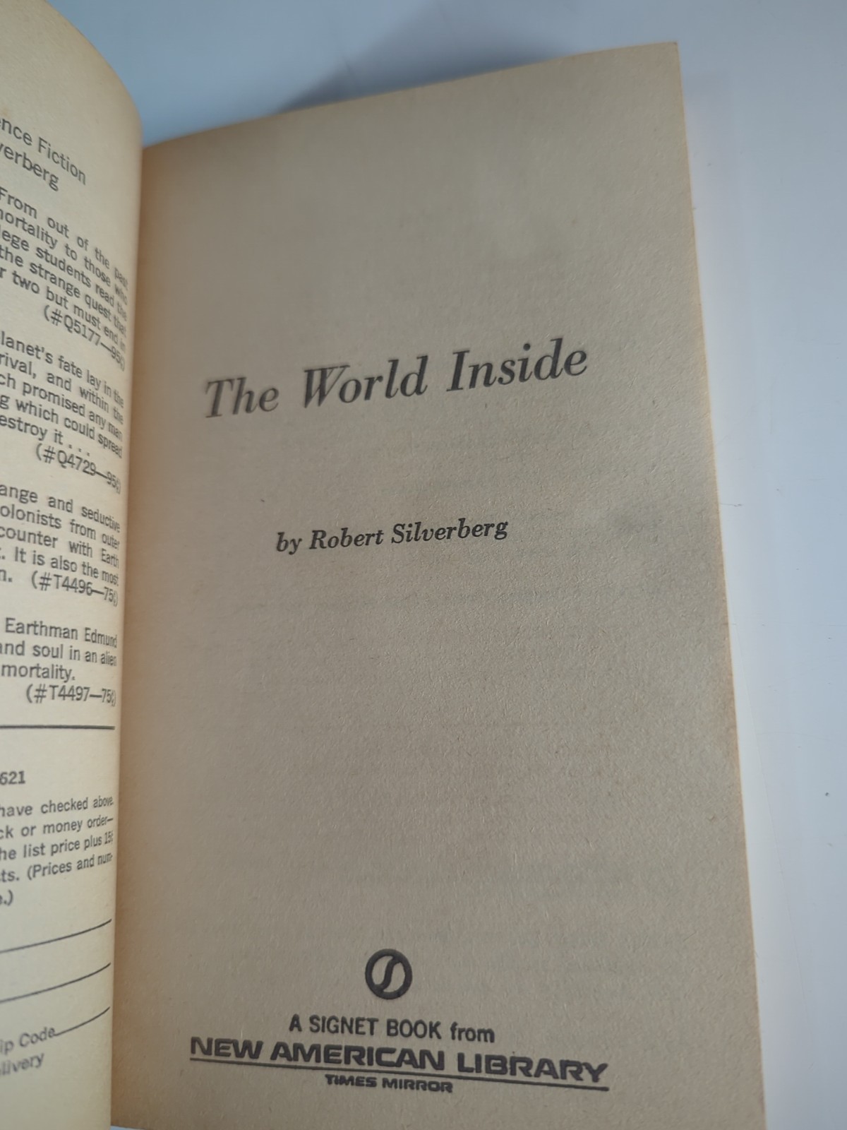 Robert Silverberg – The World Inside – Signet First Printing 1972 Vintage Sci-fi