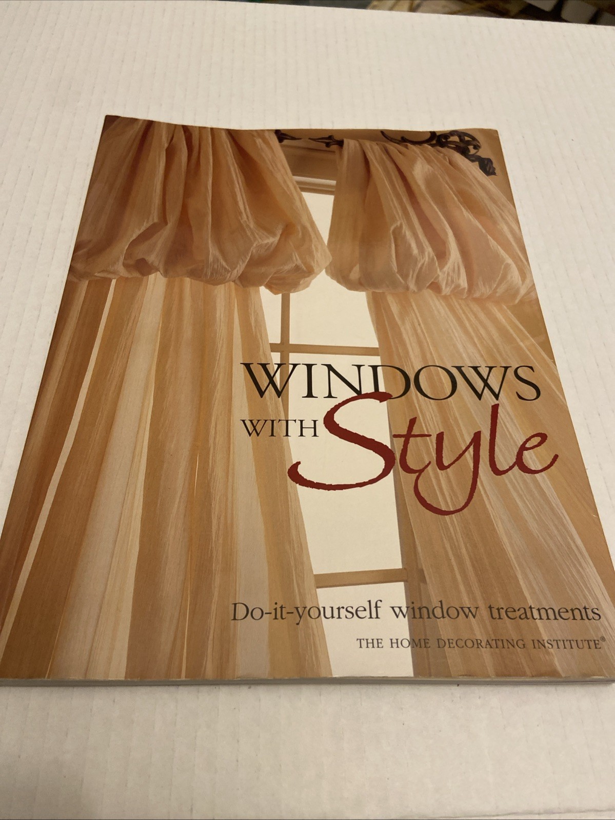 Windows with Style: Do-it-yourself window treatments – Paperback – VERY GOOD