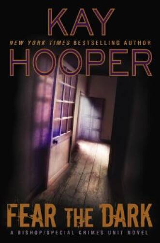 Fear the Dark (A BishopSCU Novel) – Hardcover By Hooper, Kay – VERY GOOD