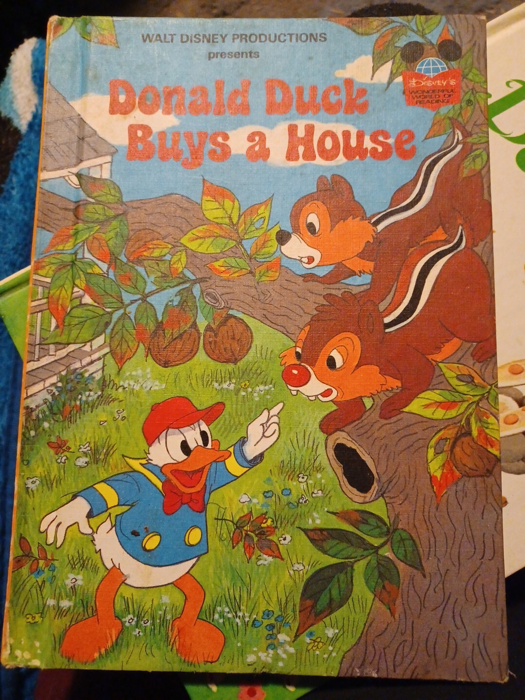 Donald Duck Buys a House (Disneys Wonderful World of Reading) – VERY GOOD