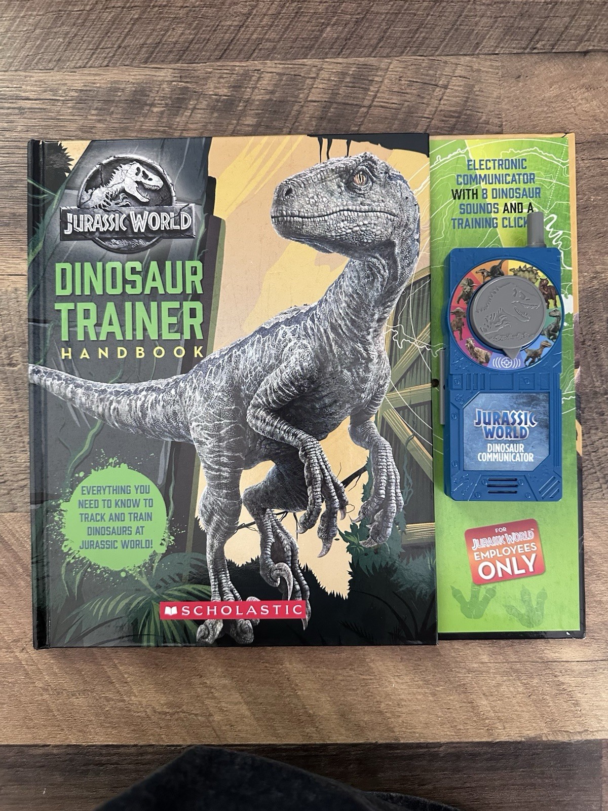 Scholastic Jurassic World Dinosaur Trainer HandBook Rare ISBN 978-1-338-64715-0