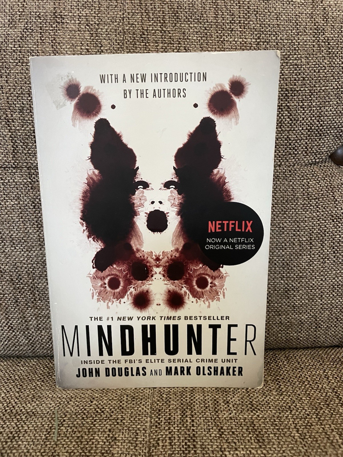 Mindhunter : Inside the FBI’s Elite Serial Crime Unit by John E. Douglas and…
